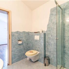 6 bedroom villa with pool near Sveti Lovrec and Poreč, sleeps 12